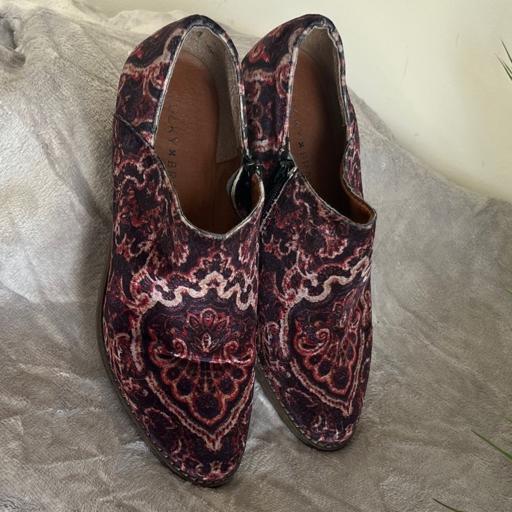 NWOB Lucky Brand Rainns Velvet Ankle Boots Size 7.5 womens